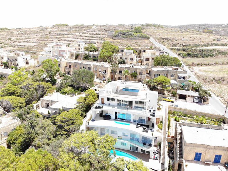 Also your perfect vacation spot: The imposing Villa Marni in Xlendi.