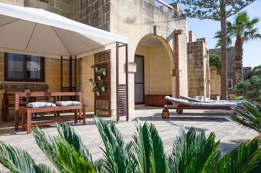 Welcome to Triq ir-Rumani in Xlendi on Gozo: the ``Luzzu`` maisonette, for example, awaits you. A beautiful front garden with a large (sunbathing) terrace leads to a fully equipped accommodation with a large eat-in kitchen, bathroom and two cosy bedrooms.